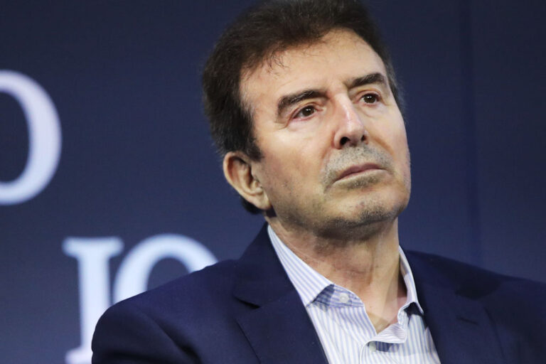 Ο ΣΥΡΙΖΑ ζητά αποπομπή Χρυσοχοΐδη για τη βία σε Νομική και Πολυτεχνειούπολη