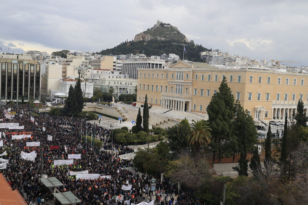 Έγκλημα Τέμπη: «Θρίλερ» με τις υπογραφές στην πρόταση του ΣΥΡΙΖΑ για την Προανακριτική