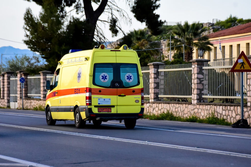 Θεσσαλονίκη: Νεκρός 88χρονος – Το αυτοκίνητό του καρφώθηκε σε κολώνα