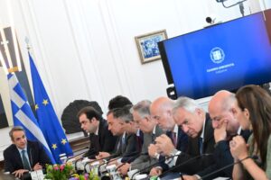 Μένει από πολιτικά καύσιμα η κυβέρνηση