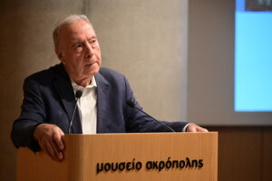 Οι αντιφάσεις πίσω από τη βιτρίνα και τo Μουσείο Ακρόπολης
