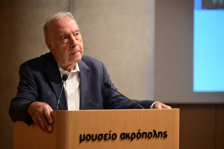 Οι αντιφάσεις πίσω από τη βιτρίνα και τo Μουσείο Ακρόπολης