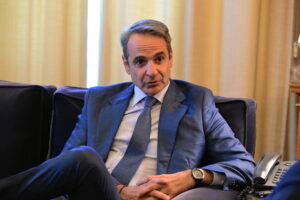 Φρεγάτες σε περιπολίες για πρόσφυγες: Γιατί το πυροτέχνημα Μητσοτάκη είναι επικίνδυνο