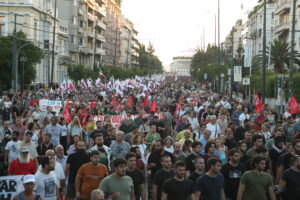 «Να σημάνει συναγερμός!» &#8211; Μεγάλη αντιπολεμική συγκέντρωση στο Σύνταγμα (Photo &#8211; Video)