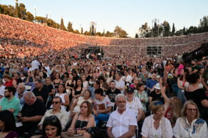 Συναυλία για Μίκη Θεοδωράκη στο Καλλιμάρμαρο &#8211; Δ. Κουτσούμπας: «Τραγούδι και αγώνας θα γίνουν ένα»