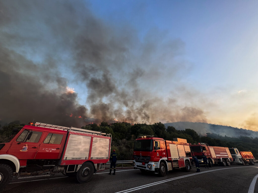 Ναύπακτος: Σε ύφεση η μεγάλη πυρκαγιά στoν Πλατανίτη