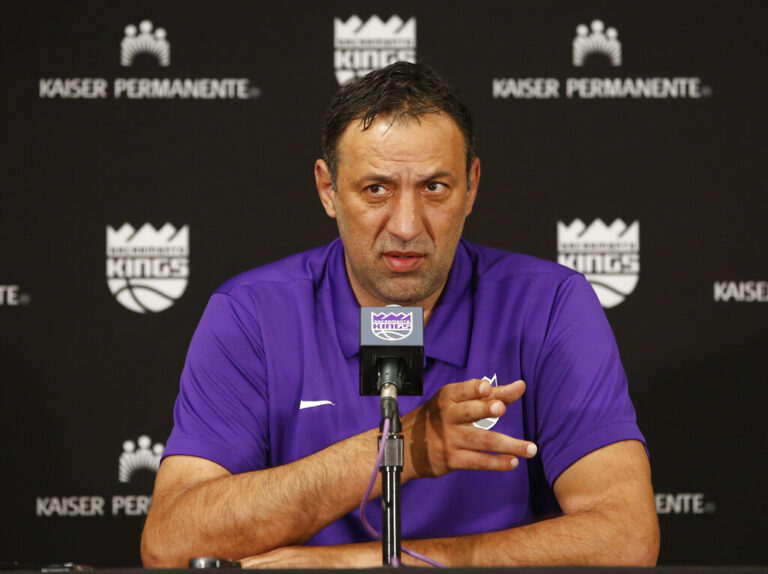 Βλάντε Ντίβατς: Στο νοσοκομείο ο θρύλος του NBA έπειτα από τροχαίο με τη μηχανή του