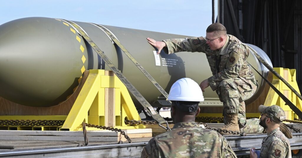 Ο Τραμπ αμφιβάλλει αν η «υπερβόμβα GBU-57» μπορεί να καταστρέψει τις ιρανικές πυρηνικές εγκαταστάσεις