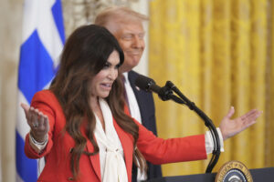 Κίμπερλι Γκίλφοϊλ: Οι ΗΠΑ διαψεύδουν ελληνικά δημοσιεύματα για εμπλοκή στον διορισμό της