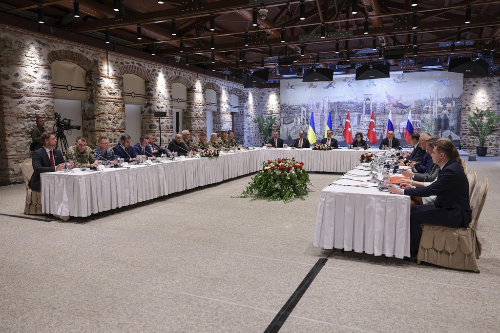 Κωνσταντινούπολη: «Ραντεβού για ειρήνη» εν μέσω βομβαρδισμών – Νέος γύρος συνομιλιών για την Ουκρανία