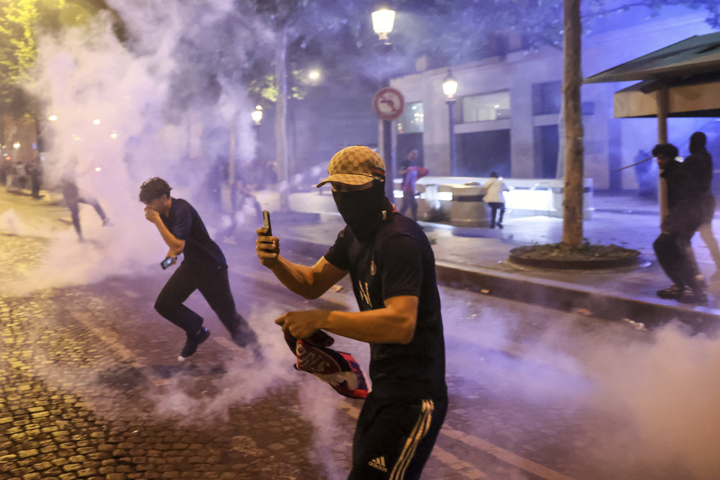Γαλλία: Μετά τις ταραχές, αυστηρότερες ποινές στους συλληφθέντες θέλει η κυβέρνηση