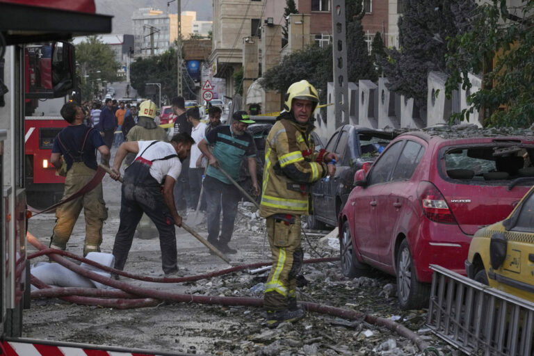 Ιράν: 78 νεκροί και 329 τραυματίες από την ισραηλινή επίθεση – Απειλές Τραμπ, κλείνουν όλες οι πρεσβείες του Ισραήλ