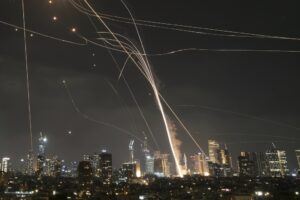 Ισραήλ: Στα όρια του το Iron Dome «σε 10 μέρες καταρρέει» &#8211; Βίντεο με «βροχή» πυραύλων