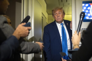 Axios: Ο Τραμπ ρώτησε αν οι αμερικανικές βόμβες MOP μπορούν να καταστρέψουν τα πυρηνικά του Ιράν