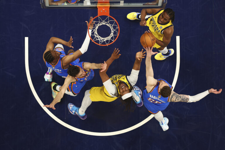 NBA: Οι Πέισερς διέλυσαν τους Θάντερ με 108-91 και έστειλαν τους τελικούς σε Game 7!