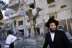 Ισραήλ: Πύραυλοι έπληξαν τη Χάιφα, παρά το αμερικανικό χτύπημα οι Ιρανοί συνεχίζουν τις επιθέσεις (Videos)