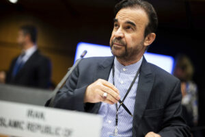 «Ξεπούλησε τη διεθνή του αξιοπιστία» &#8211; Το Ιράν κόβει τη συνεργασία με τον Διεθνή Οργανισμό Ατομικής Ενέργειας