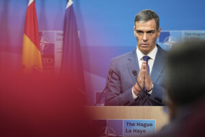Ο Τραμπ απείλησε την Ισπανία επειδή ο Σάντσεθ δεν θέλει να αυξήσει τις δαπάνες για εξοπλισμούς