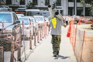 Στο έλεος του καύσωνα και των κακών εργοδοτών