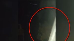 Θεσσαλονίκη: Το μωρό σπάραζε στο μπαλκόνι μόνο του &#8211; Εντοπίστηκε μετά από καταγγελία στο «100» (Video)