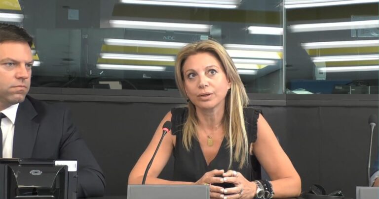 Το έγκλημα των Τεμπών στο Ευρωπαϊκό Κοινοβούλιο – LIVE η συνέντευξη Τύπου