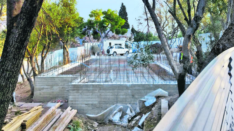 Εν κρυπτώ παρεμβάσεις στην Ακρόπολη