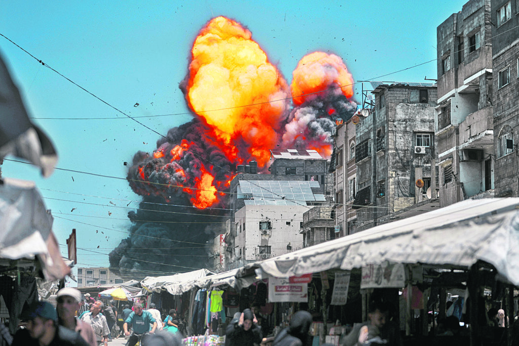 Πείνα, συμμορίες, βόμβες τα όπλα σφαγής στη Γάζα