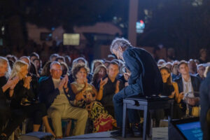 Το «Ταξίδι στο Φως» του Σταύρου Ξαρχάκου συνεχίζεται και το φετινό καλοκαίρι με την υποστήριξη της METLEN