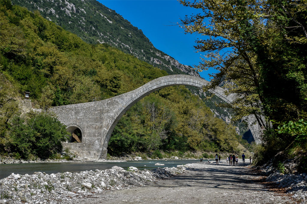 Συναγερμός στην Άρτα – Δύο ανήλικοι ανασύρθηκαν χωρίς τις αισθήσεις τους από τον Άραχθο