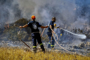 Φωτιά τώρα στον Ασπρόπυργο &#8211; Καίει χαμηλή βλάστηση
