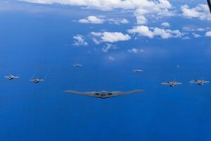 Reuters: Oι ΗΠΑ μετακινούν βομβαρδιστικά B-2 στο Γκουάμ και αεροπλανοφόρο προς Μέση Ανατολή