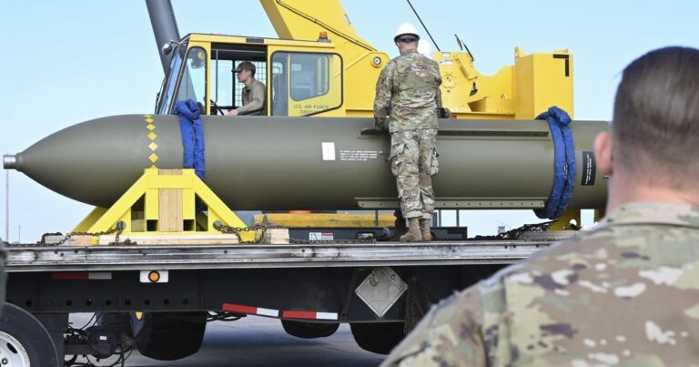 Τι είναι οι βόμβες bunker buster και πόσο πέτυχαν τον στόχο τους στο Ιράν