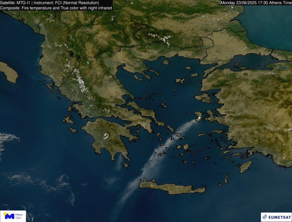 Χίος: Στην Κρήτη έφτασαν οι καπνοί από τη φωτιά – Δορυφορική εικόνα