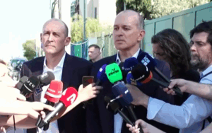«Υπάρχουν δύο επιλογές, το φως και το σκοτάδι» &#8211; Στο υπουργείο για τη συνάντηση με Βρούτση οι Αγγελόπουλοι (Video)