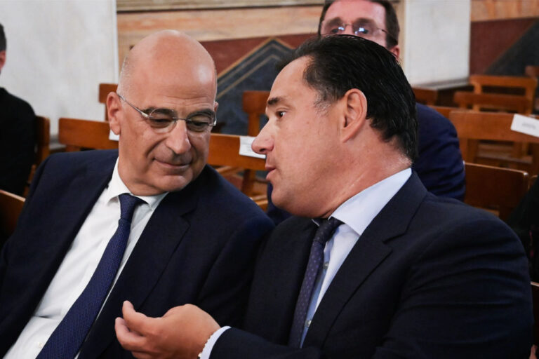 «Καμία διγλωσσία»: Το Μαξίμου επιχειρεί να κατεβάσει τους τόνους μετά τις αιχμές Γεωργιάδη σε Δένδια