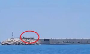 Βουλιαγμένη: Ελικόπτερο κατέπεσε στη θάλασσα, σώοι και οι 5 επιβαίνοντες &#8211; Βίντεο ντοκουμέντο