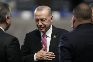 ΝΑΤO &#8211; Ερντογάν: Ζητά πλήρη ένταξη στις αμυντικές πρωτοβουλίες και έργα της ΕΕ &#8211; Πιθανή συνάντηση με Τραμπ