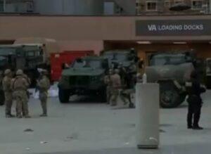 Λος Άντζελες: Έφτασαν τα πρώτα γκρουπ της εθνοφρουράς &#8211; Κυβερνήτης Καλιφόρνια: «Εμπρηστική» η κίνηση Τραμπ