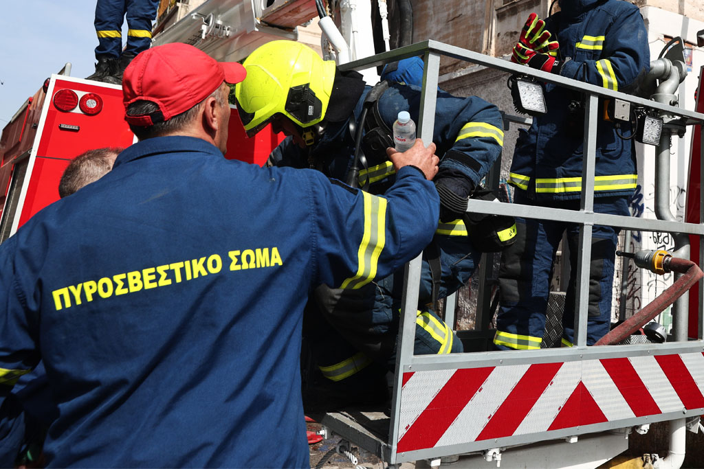Συναγερμός για φωτιά σε εστιατόριο στην Αχαρνών