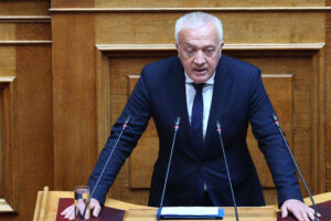 ΟΠΕΚΕΠΕ: «Γαλάζιος» βουλευτής ομολογεί ότι δηλώνονταν βοσκοτόπια στην Καλντέρα της Σαντορίνης (Video)