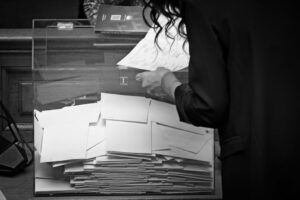 Προανακριτική Τέμπη: Τετάρτη συζήτηση και ψηφοφορία με 14 κάλπες στη Βουλή &#8211; Κόντρα για το ψηφοδέλτιο