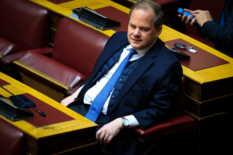Τέμπη: «Πλυντήριο» για Καραμανλή η πρόταση της ΝΔ – Τελευταία πράξη της συγκάλυψης