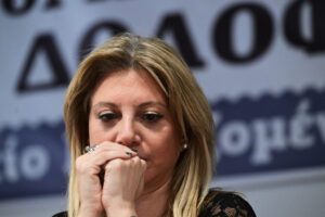 Καρυστιανού κατά Τζιτζικώστα: Δεν μπορεί να ανταποκριθεί στις ευθύνες και το βάρος της ιδιότητάς του