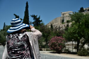 Καιρός: Συνεχίζεται ο καύσωνας &#8211; Ποιες περιοχές θα δουν «40άρια» (LIVE)