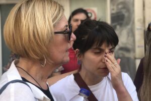 Άνδρες της ασφάλειας συνέλαβαν συνδικαλίστρια εκπαιδευτικό χωρίς να εξηγήσουν γιατί