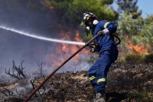Ήχησε το 112 για τη φωτιά στη Λέσβο &#8211; «Παραμείνετε σε ετοιμότητα»