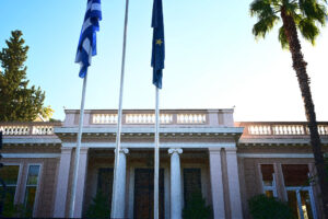 Έκτακτη σύσκεψη στο Μαξίμου για ΟΠΕΚΕΠΕ &#8211; Σενάρια για ανασχηματισμό