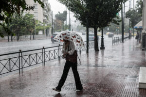 Καιρός: Μπουρίνια και καταιγίδες μετά τον καύσωνα &#8211; «Από τους 39 θα βρεθούμε κοντά στους 30 βαθμούς»