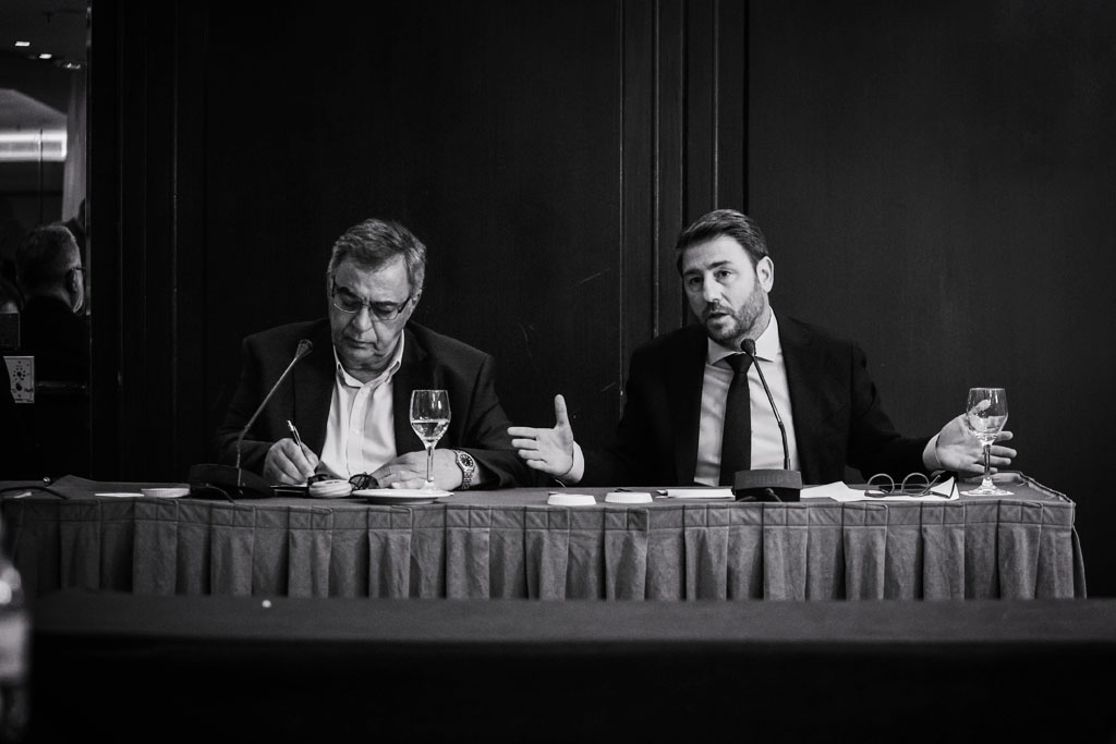 Έξυσαν παλιά πληγή και άνοιξαν νέες στο ΠΑΣΟΚ