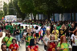 Athens Pride 2025: Η πολύχρωμη πορεία της Αθήνας ξεκίνησε &#8211; Χιλιάδες κόσμου στο κέντρο